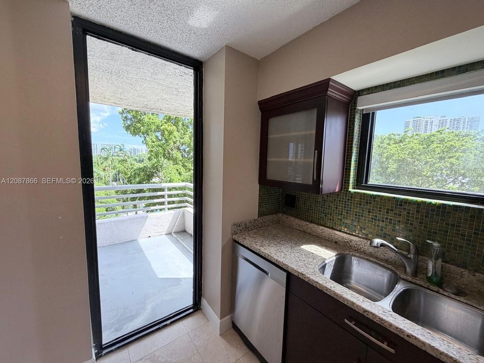 For Rent: $3,100 (2 beds, 2 baths, 1302 Square Feet)