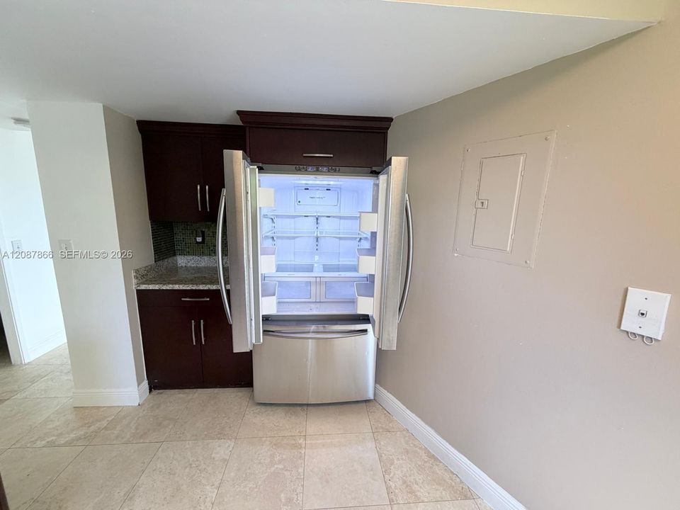 For Rent: $3,100 (2 beds, 2 baths, 1302 Square Feet)