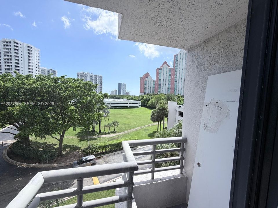 For Rent: $3,100 (2 beds, 2 baths, 1302 Square Feet)