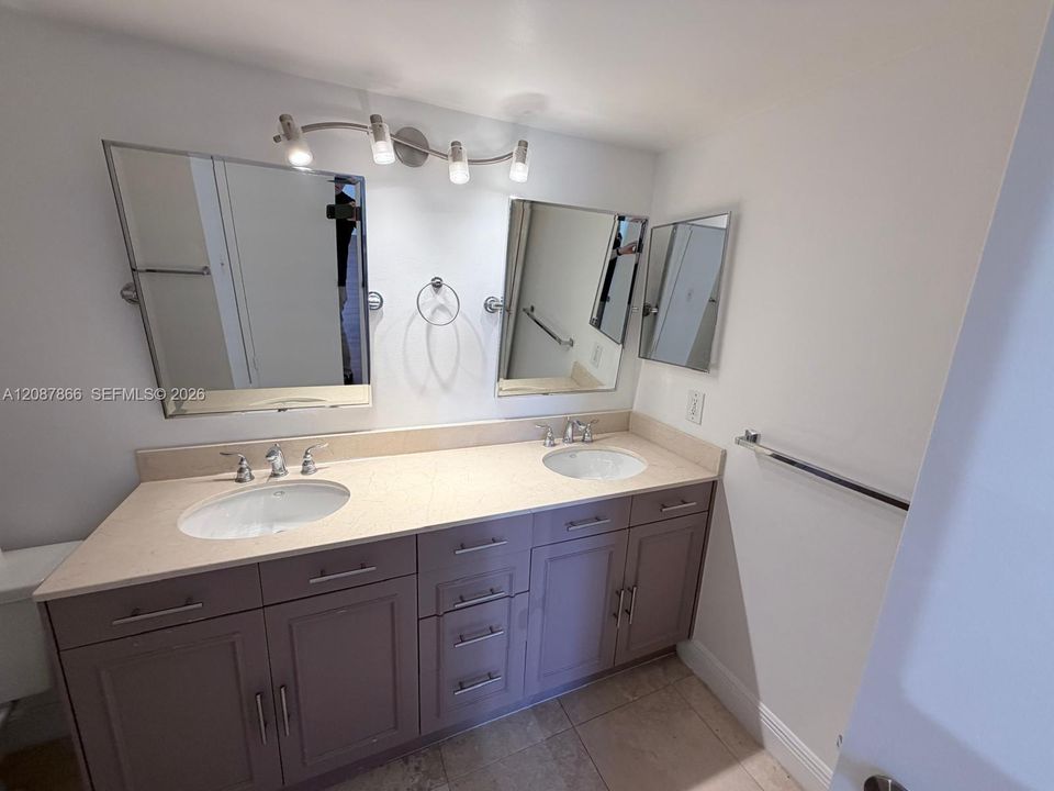 For Rent: $3,100 (2 beds, 2 baths, 1302 Square Feet)