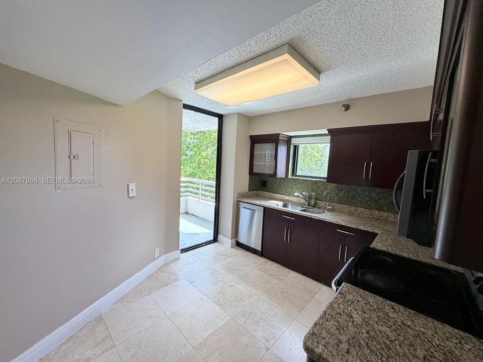 For Rent: $3,100 (2 beds, 2 baths, 1302 Square Feet)