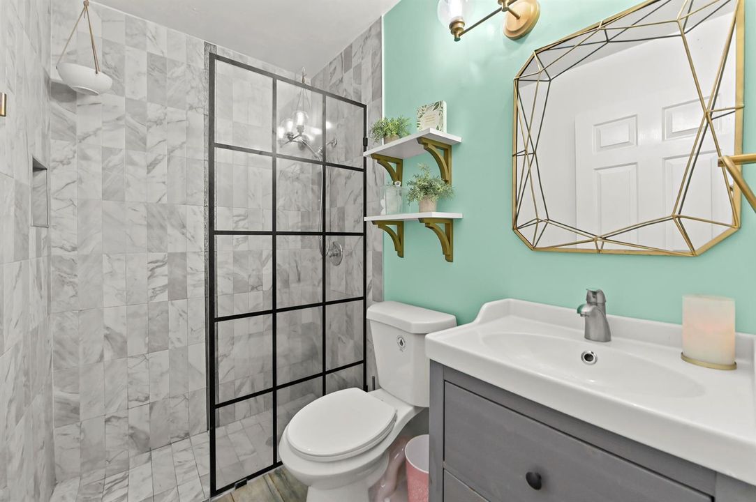 20 Bathroom 01