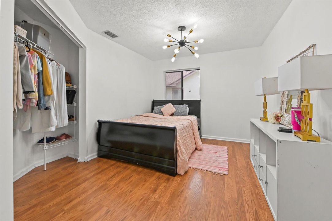 17 Bedroom 01