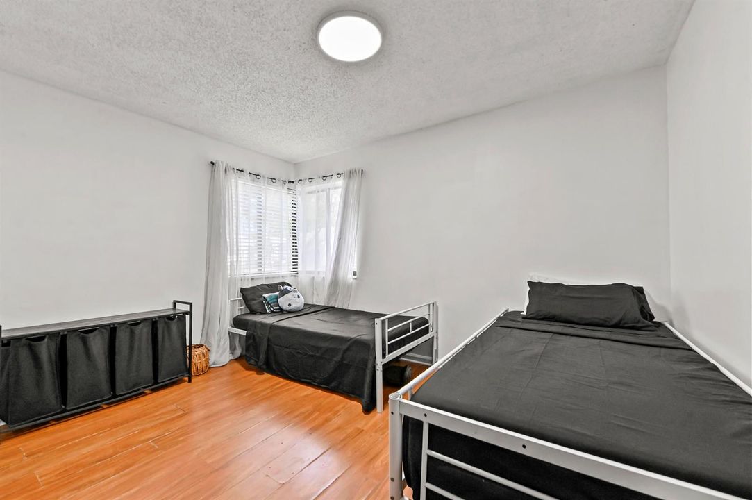 23 Bedroom 03