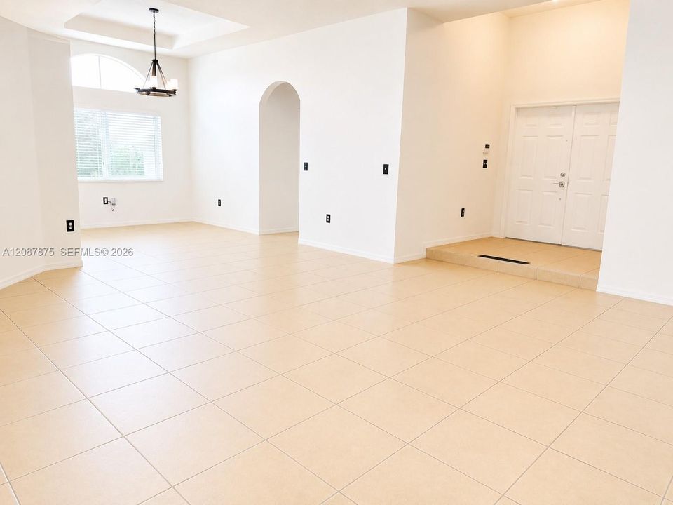 For Rent: $3,225 (4 beds, 2 baths, 2122 Square Feet)