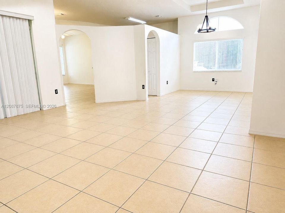For Rent: $3,225 (4 beds, 2 baths, 2122 Square Feet)