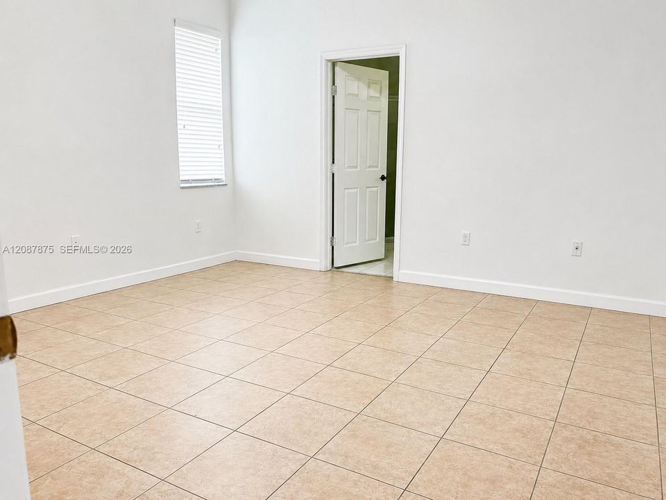 For Rent: $3,225 (4 beds, 2 baths, 2122 Square Feet)