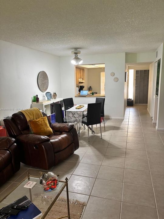 For Sale: $235,000 (2 beds, 2 baths, 1150 Square Feet)