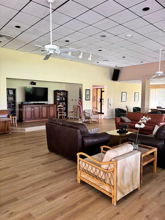 CLUB HOUSE