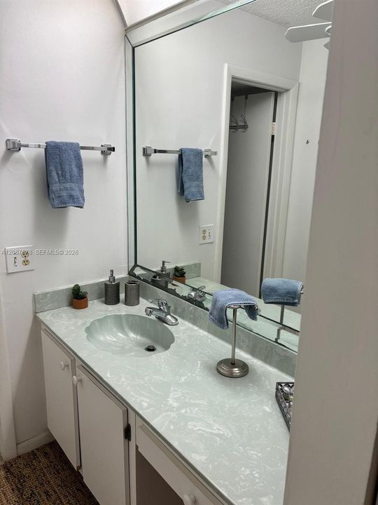 For Sale: $235,000 (2 beds, 2 baths, 1150 Square Feet)