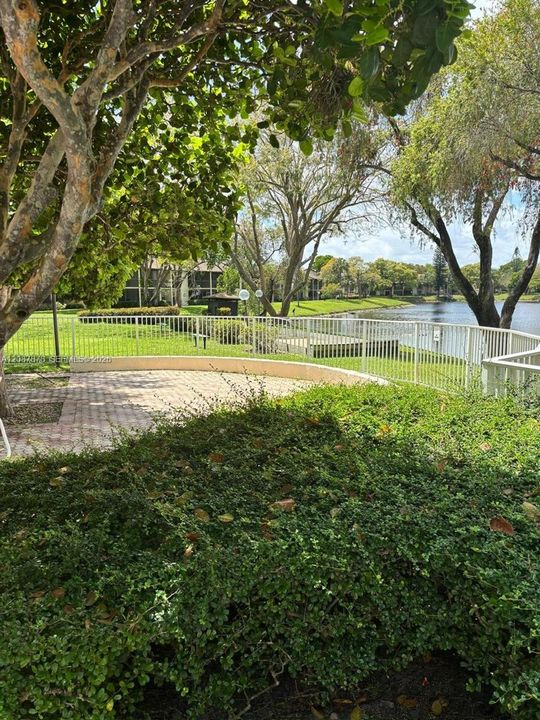 For Sale: $235,000 (2 beds, 2 baths, 1150 Square Feet)