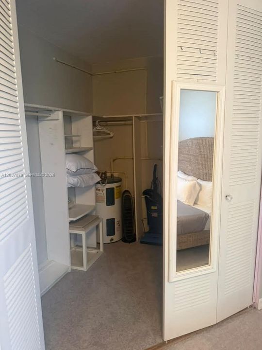 For Rent: $1,800 (1 beds, 1 baths, 878 Square Feet)