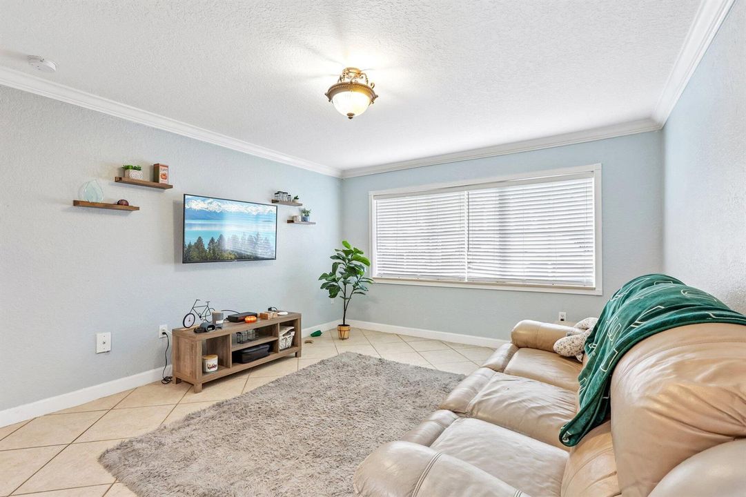 7-web-or-mls-NE 15th Ave 138-S1009-007