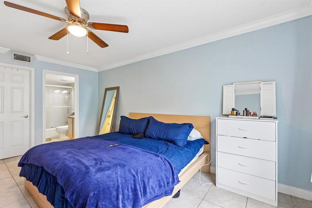 18-web-or-mls-NE 15th Ave 138-S1009-018