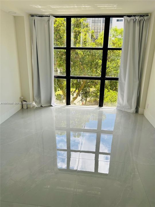 For Rent: $2,250 (1 beds, 1 baths, 767 Square Feet)