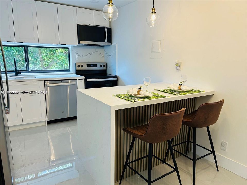 For Rent: $2,250 (1 beds, 1 baths, 767 Square Feet)