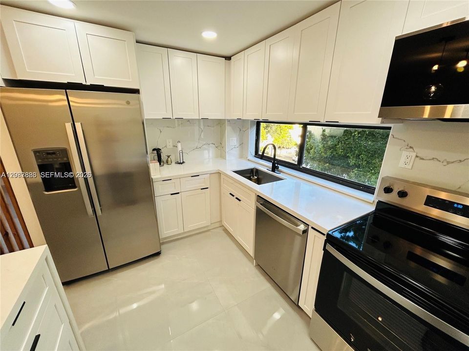 For Rent: $2,250 (1 beds, 1 baths, 767 Square Feet)