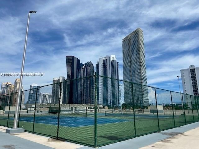 For Rent: $2,250 (1 beds, 1 baths, 767 Square Feet)