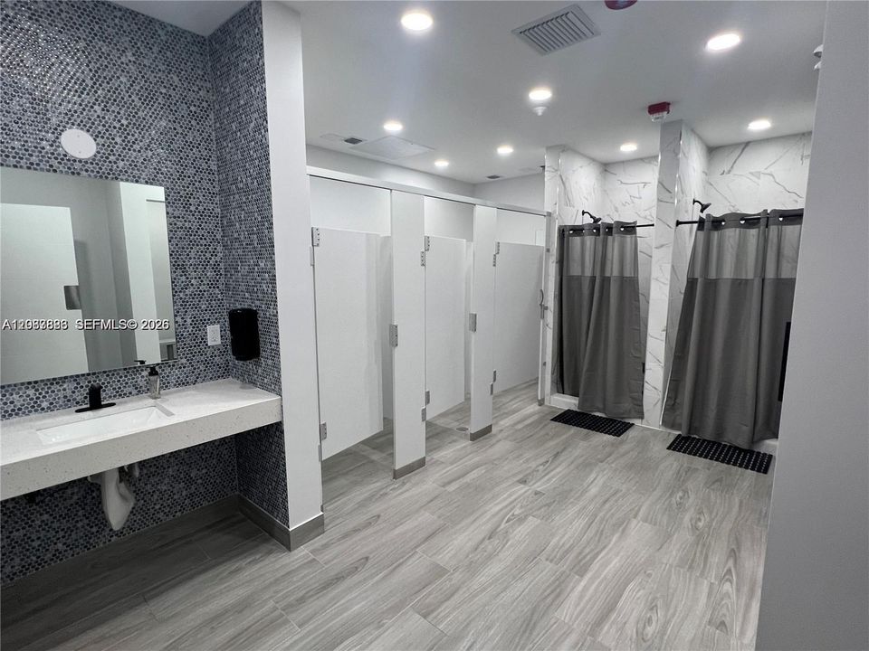For Rent: $2,250 (1 beds, 1 baths, 767 Square Feet)