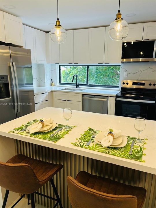 For Rent: $2,250 (1 beds, 1 baths, 767 Square Feet)