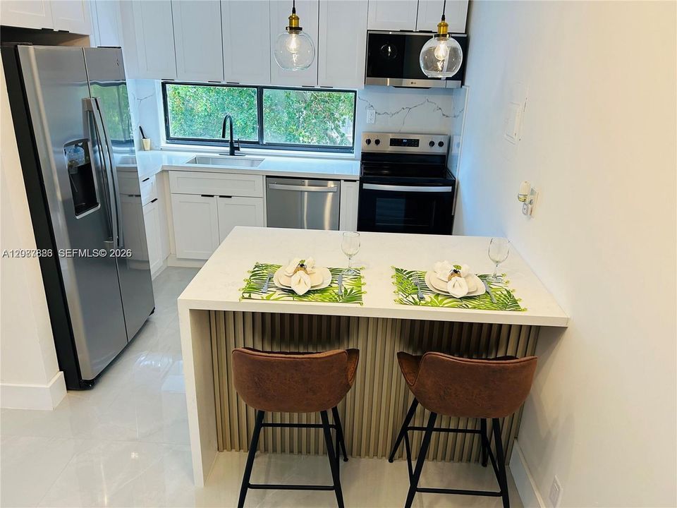 For Rent: $2,250 (1 beds, 1 baths, 767 Square Feet)