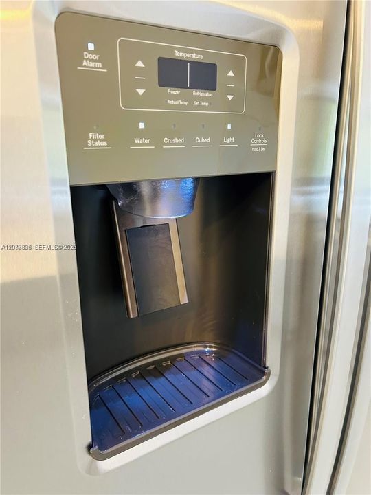 For Rent: $2,250 (1 beds, 1 baths, 767 Square Feet)
