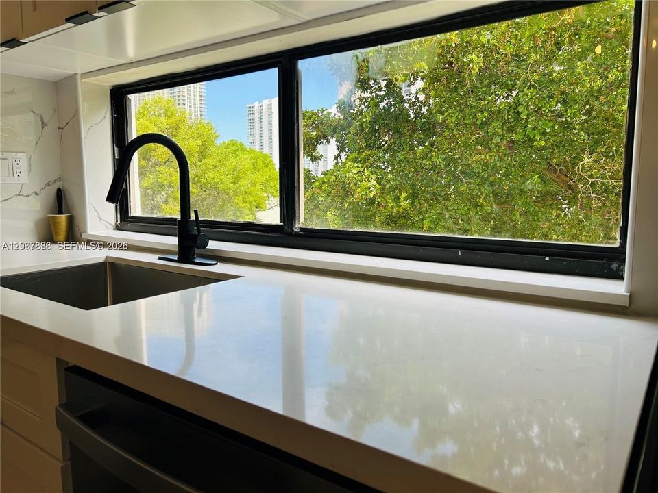 For Rent: $2,250 (1 beds, 1 baths, 767 Square Feet)
