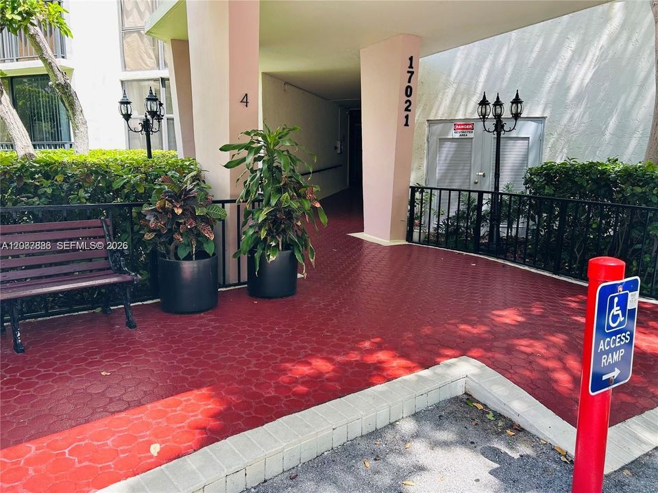 For Rent: $2,250 (1 beds, 1 baths, 767 Square Feet)