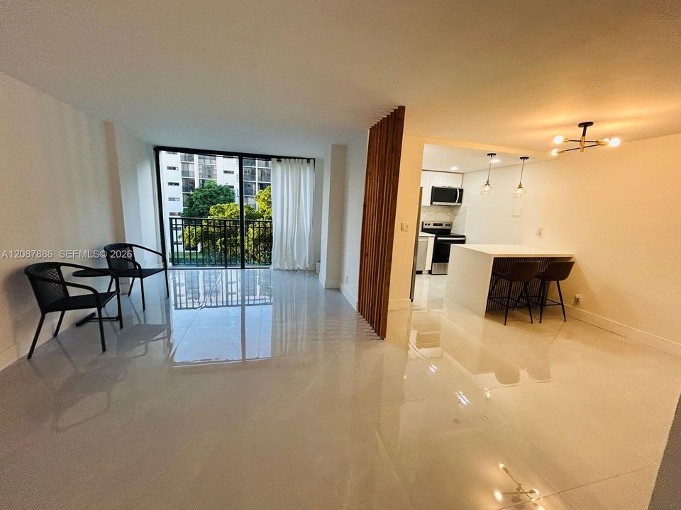 For Rent: $2,250 (1 beds, 1 baths, 767 Square Feet)