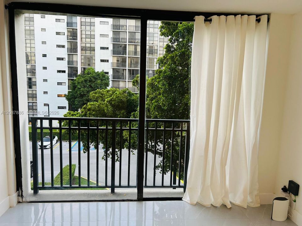 For Rent: $2,250 (1 beds, 1 baths, 767 Square Feet)