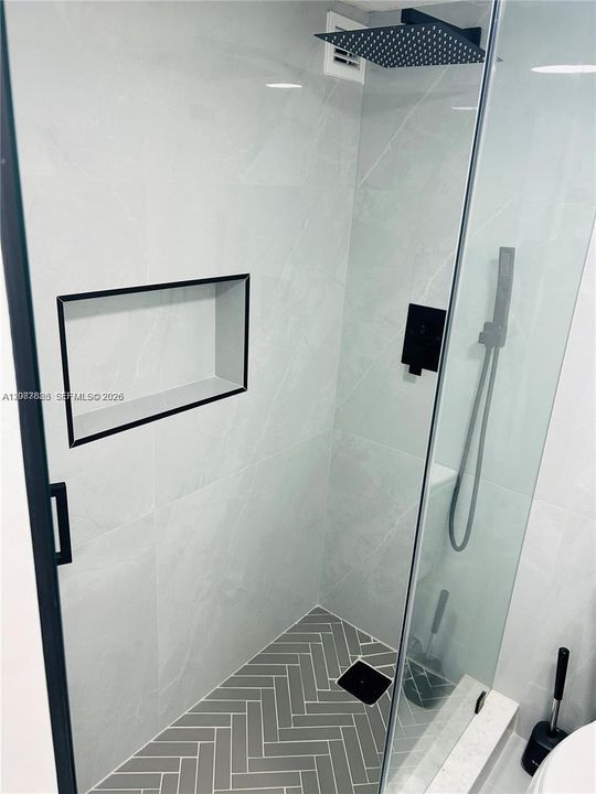 For Rent: $2,250 (1 beds, 1 baths, 767 Square Feet)