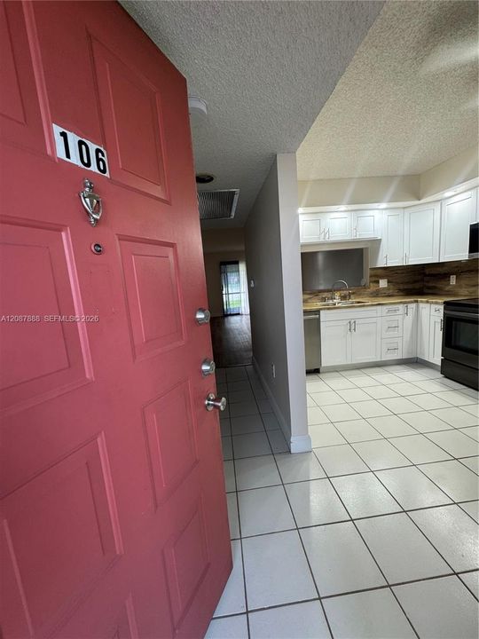 For Sale: $199,900 (2 beds, 1 baths, 1032 Square Feet)