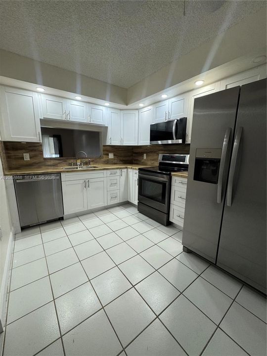 For Sale: $199,900 (2 beds, 1 baths, 1032 Square Feet)