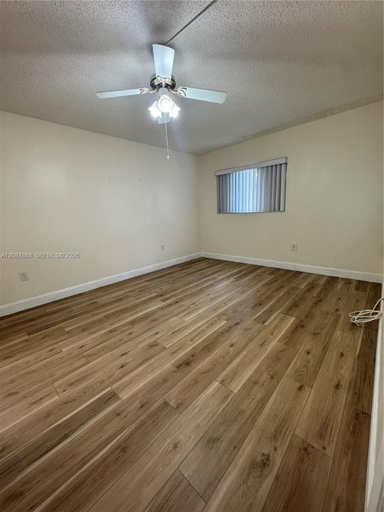 For Sale: $199,900 (2 beds, 1 baths, 1032 Square Feet)