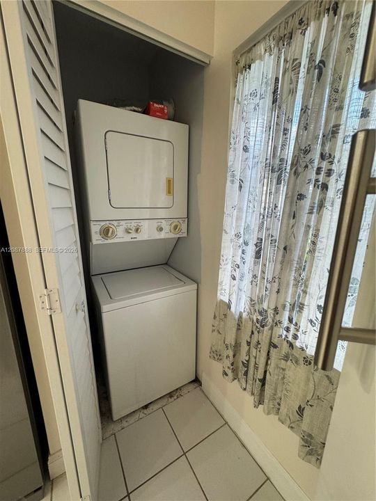 For Sale: $199,900 (2 beds, 1 baths, 1032 Square Feet)