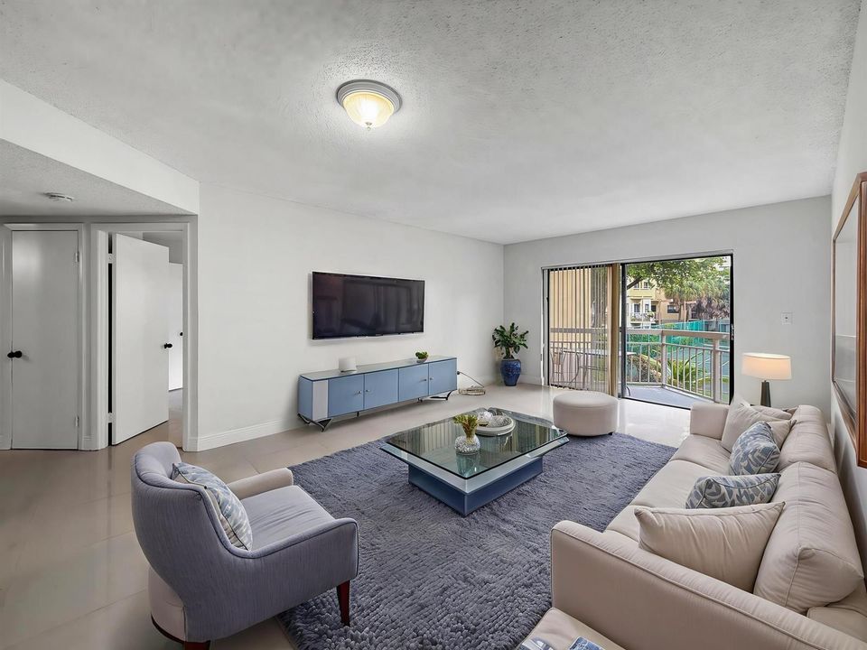 IMG_7005 - Living Room - Modern - 3