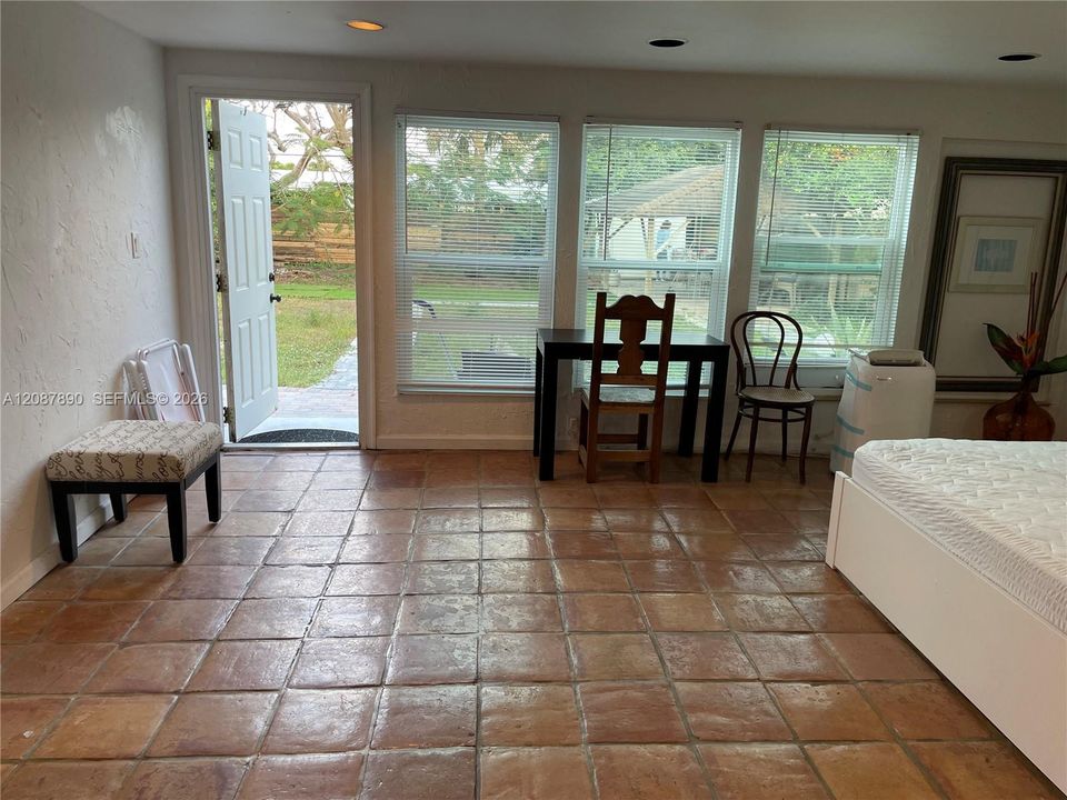 For Rent: $1,300 (1 beds, 1 baths, 0 Square Feet)