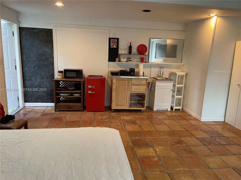 For Rent: $1,300 (1 beds, 1 baths, 0 Square Feet)