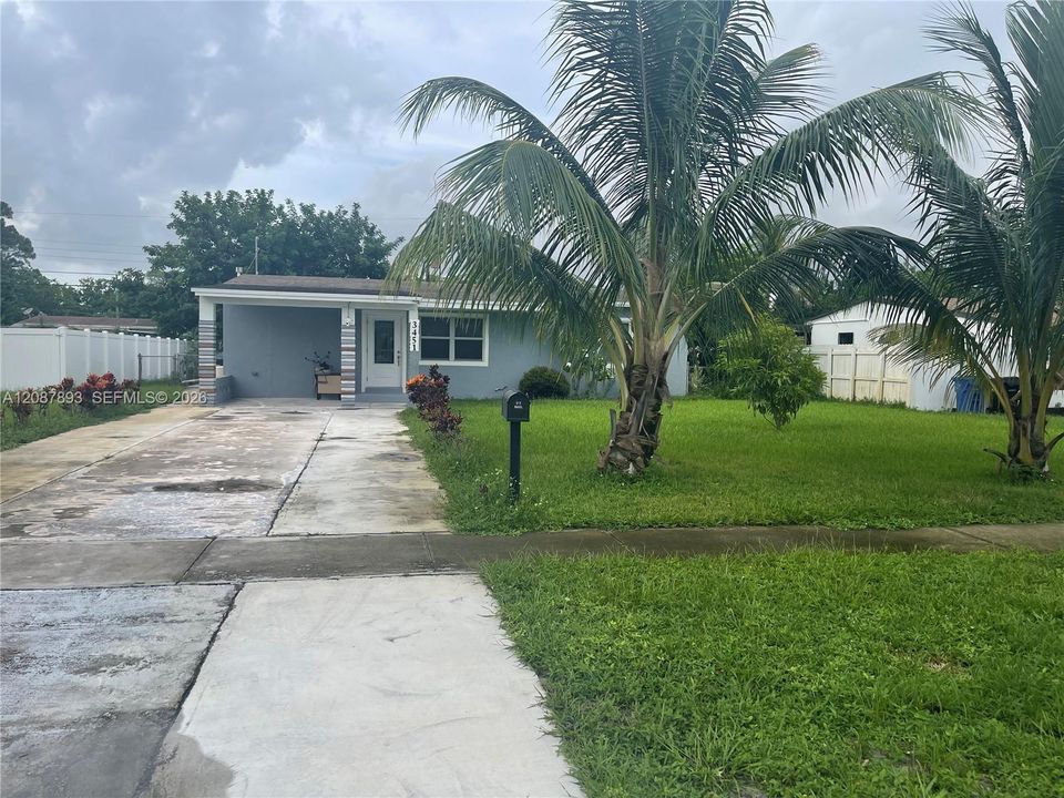 For Rent: $3,000 (3 beds, 2 baths, 1152 Square Feet)
