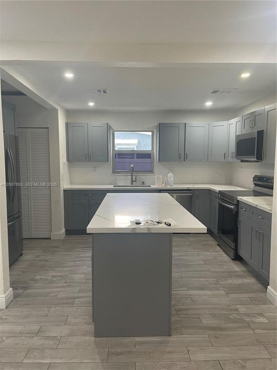 For Rent: $3,000 (3 beds, 2 baths, 1152 Square Feet)