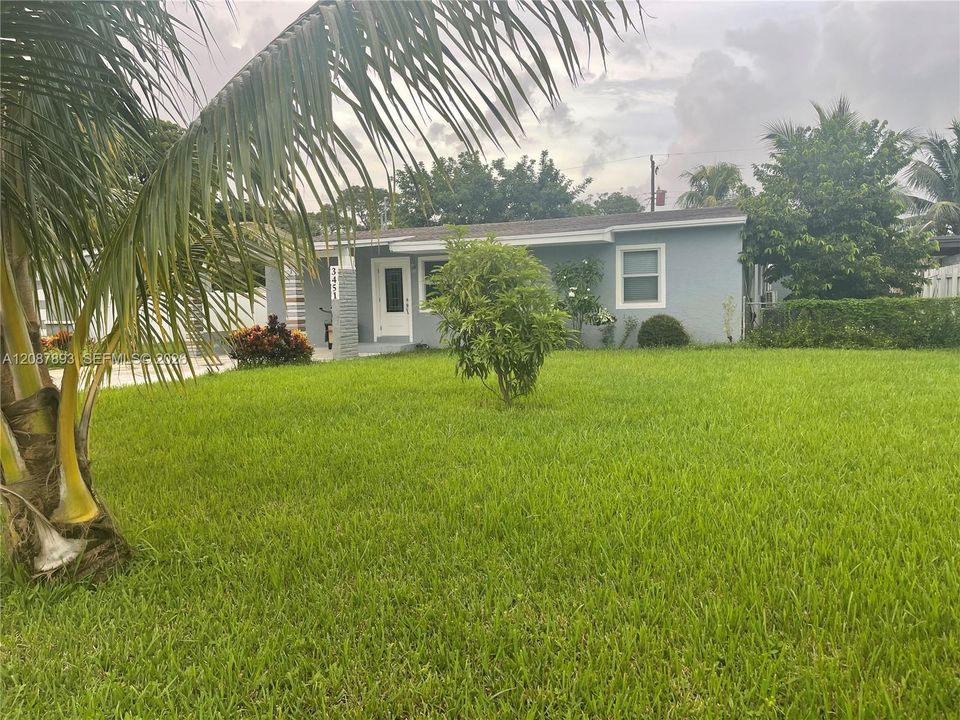 For Rent: $3,000 (3 beds, 2 baths, 1152 Square Feet)
