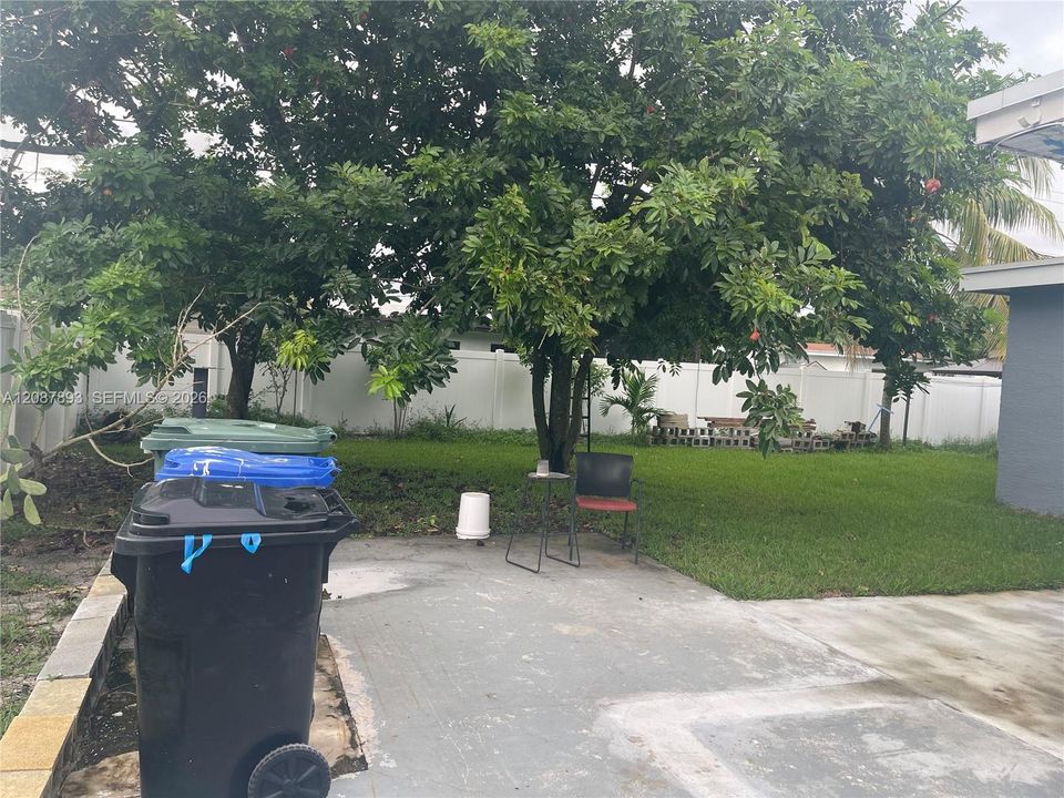 For Rent: $3,000 (3 beds, 2 baths, 1152 Square Feet)
