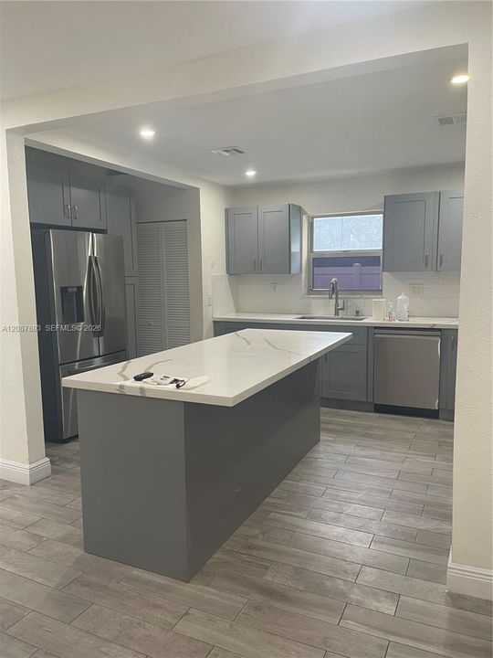 For Rent: $3,000 (3 beds, 2 baths, 1152 Square Feet)