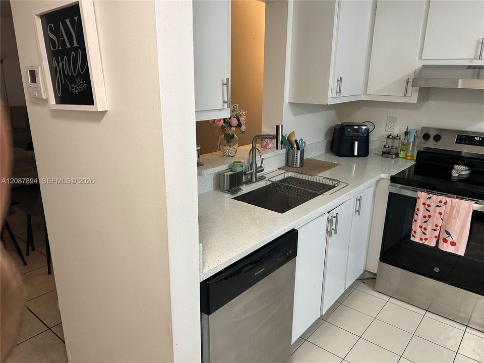 В аренду: $2,100 (2 спален, 2 ванн, 1040 Квадратных фут)