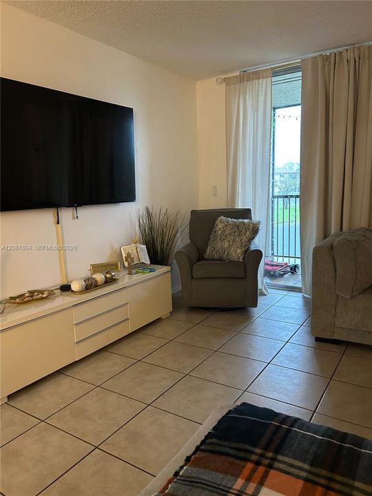 В аренду: $2,100 (2 спален, 2 ванн, 1040 Квадратных фут)