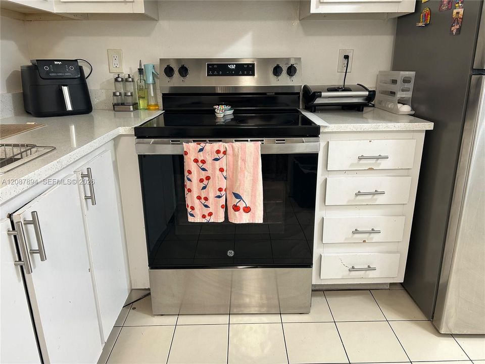 В аренду: $2,100 (2 спален, 2 ванн, 1040 Квадратных фут)