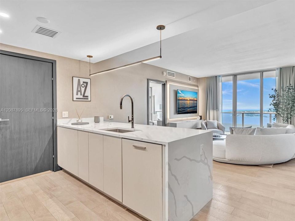 В аренду: $7,900 (2 спален, 2 ванн, 1076 Квадратных фут)