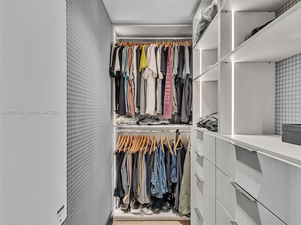 В аренду: $7,900 (2 спален, 2 ванн, 1076 Квадратных фут)