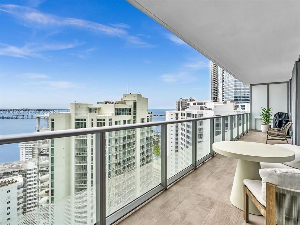 В аренду: $7,900 (2 спален, 2 ванн, 1076 Квадратных фут)
