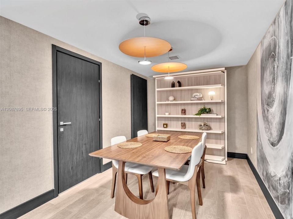 В аренду: $7,900 (2 спален, 2 ванн, 1076 Квадратных фут)